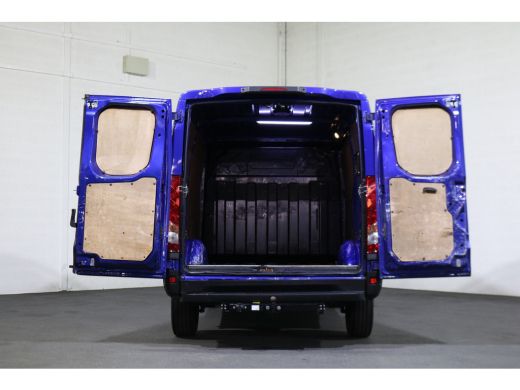 Iveco Daily 35S15 3.0 150pk L1 H1 Airco 3.5T Trekhaak ActivLease financial lease