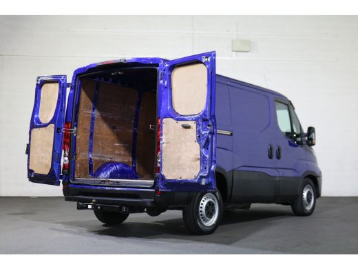 Iveco Daily 35S15 3.0 150pk L1 H1 Airco 3.5T Trekhaak ActivLease financial lease