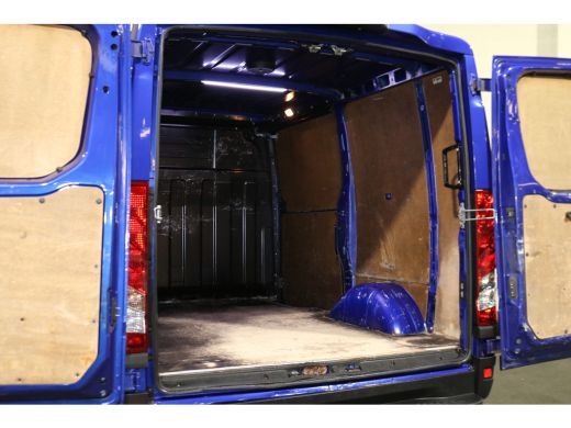 Iveco Daily 35S15 3.0 150pk L1 H1 Airco 3.5T Trekhaak ActivLease financial lease