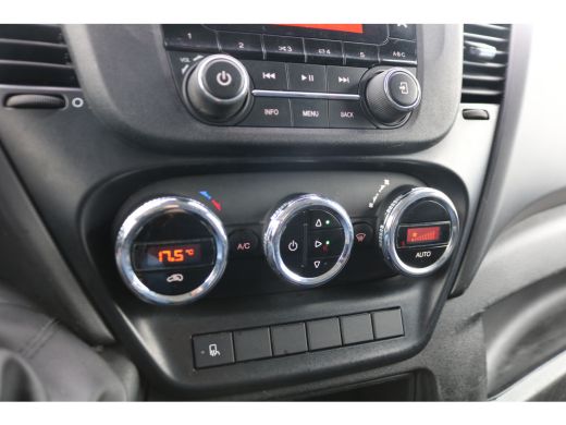 Iveco Daily 35S15 3.0 150pk L1 H1 Airco 3.5T Trekhaak ActivLease financial lease