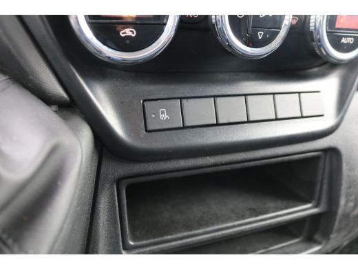 Iveco Daily 35S15 3.0 150pk L1 H1 Airco 3.5T Trekhaak ActivLease financial lease