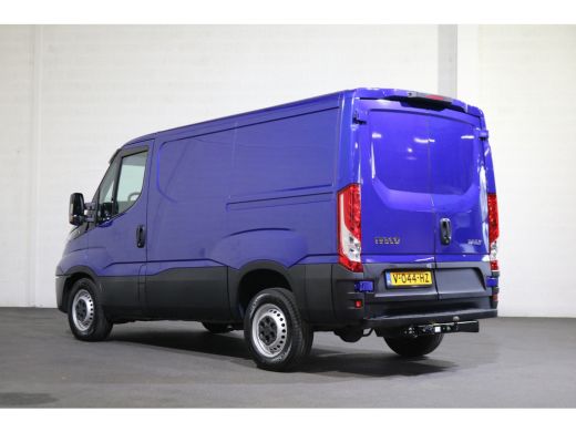 Iveco Daily 35S15 3.0 150pk L1 H1 Airco 3.5T Trekhaak ActivLease financial lease