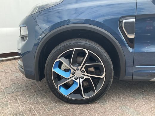 Lynk & Co 01 1.5 262pk Plug-in Zwarte hemel 360° Carplay Hybride PHEV ActivLease financial lease