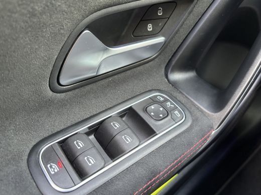 Mercedes-Benz A-Klasse 180 Business Solution AMG | Sfeerverlichting | Automaat | Stoelverwarming | Dodehoek Detector ActivLease financial lease