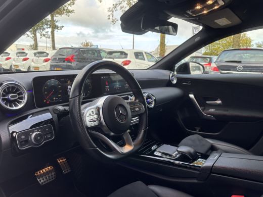 Mercedes-Benz A-Klasse 180 Business Solution AMG | Sfeerverlichting | Automaat | Stoelverwarming | Dodehoek Detector ActivLease financial lease