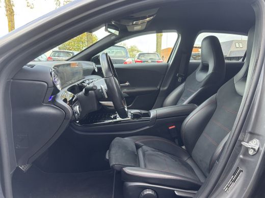 Mercedes-Benz A-Klasse 180 Business Solution AMG | Sfeerverlichting | Automaat | Stoelverwarming | Dodehoek Detector ActivLease financial lease