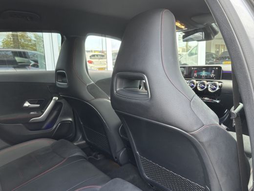 Mercedes-Benz A-Klasse 180 Business Solution AMG | Sfeerverlichting | Automaat | Stoelverwarming | Dodehoek Detector ActivLease financial lease