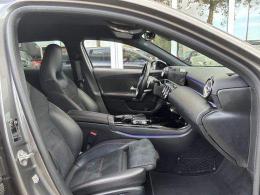 Mercedes-Benz A-Klasse 180 Business Solution AMG | Sfeerverlichting | Automaat | Stoelverwarming | Dodehoek Detector ActivLease financial lease