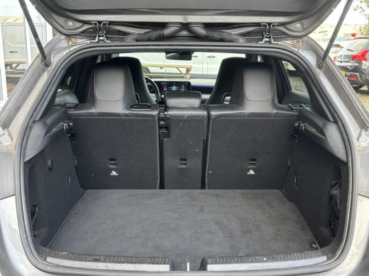 Mercedes-Benz A-Klasse 180 Business Solution AMG | Sfeerverlichting | Automaat | Stoelverwarming | Dodehoek Detector ActivLease financial lease