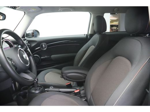 Mini Cooper Cooper Automaat / LED / Airconditioning / Cruise Control / PDC ActivLease financial lease