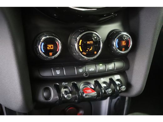 Mini Cooper Cooper Automaat / LED / Airconditioning / Cruise Control / PDC ActivLease financial lease