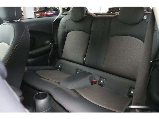 Mini Cooper Cooper Automaat / LED / Airconditioning / Cruise Control / PDC ActivLease financial lease