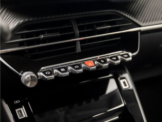 Peugeot 2008 1.2 PureTech Allure Sport 131Pk Automaat (APPLE CARPLAY, GROOT NAVI, 360 CAMERA, LEDER, KEYLESS, ... ActivLease financial lease