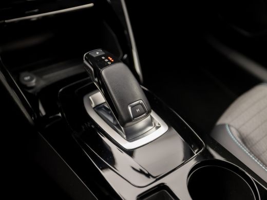 Peugeot 2008 1.2 PureTech Allure Sport 131Pk Automaat (APPLE CARPLAY, GROOT NAVI, 360 CAMERA, LEDER, KEYLESS, ... ActivLease financial lease