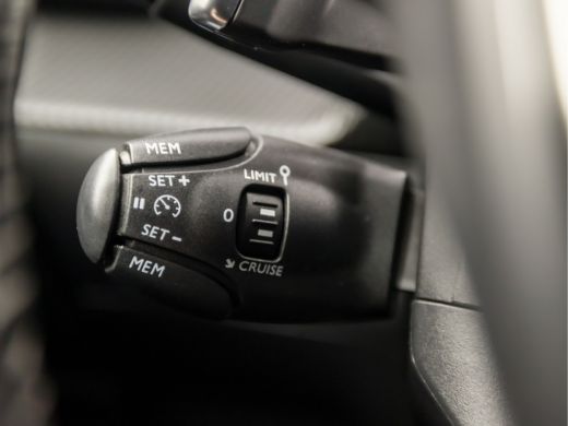 Peugeot 2008 1.2 PureTech Allure Sport 131Pk Automaat (APPLE CARPLAY, GROOT NAVI, 360 CAMERA, LEDER, KEYLESS, ... ActivLease financial lease