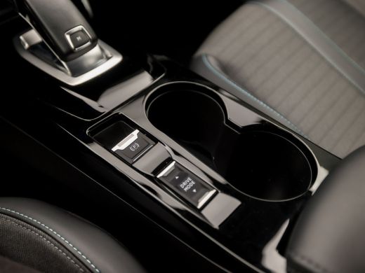 Peugeot 2008 1.2 PureTech Allure Sport 131Pk Automaat (APPLE CARPLAY, GROOT NAVI, 360 CAMERA, LEDER, KEYLESS, ... ActivLease financial lease