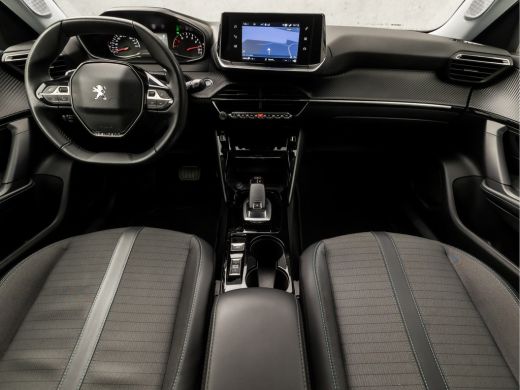 Peugeot 2008 1.2 PureTech Allure Sport 131Pk Automaat (APPLE CARPLAY, GROOT NAVI, 360 CAMERA, LEDER, KEYLESS, ... ActivLease financial lease