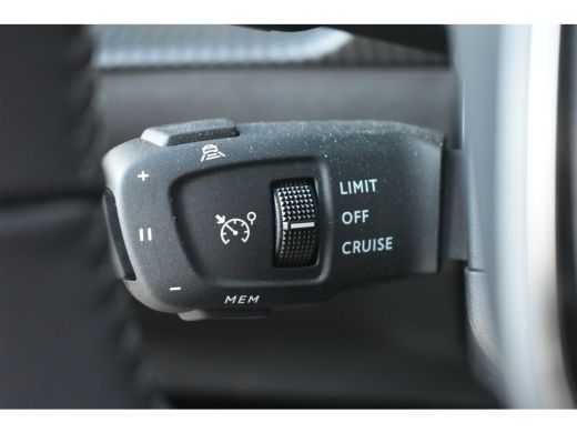 Peugeot 2008 Hybrid 136 Allure | Adaptive Cruise | 360 Camera | Dodehoek-Detectie | Navigatie | Climate Contro... ActivLease financial lease