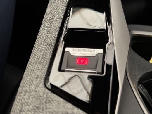 Peugeot 3008 1.2 Hybrid 136 Allure Camera | LED | Carplay | 19" Lichmetaal | Digitaal Dashboard | Parkeersenso... ActivLease financial lease