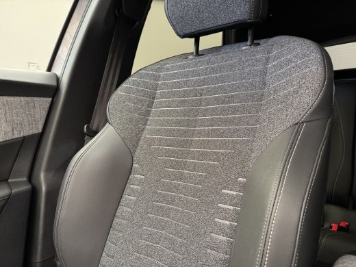 Peugeot 3008 1.2 Hybrid 136 Allure Camera | LED | Carplay | 19" Lichmetaal | Digitaal Dashboard | Parkeersenso... ActivLease financial lease