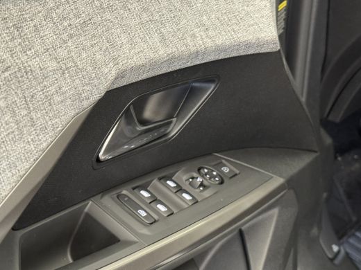 Peugeot 3008 1.2 Hybrid 136 Allure Camera | LED | Carplay | 19" Lichmetaal | Digitaal Dashboard | Parkeersenso... ActivLease financial lease