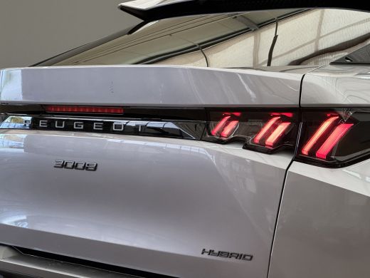 Peugeot 3008 1.2 Hybrid 136 Allure Camera | LED | Carplay | 19" Lichmetaal | Digitaal Dashboard | Parkeersenso... ActivLease financial lease