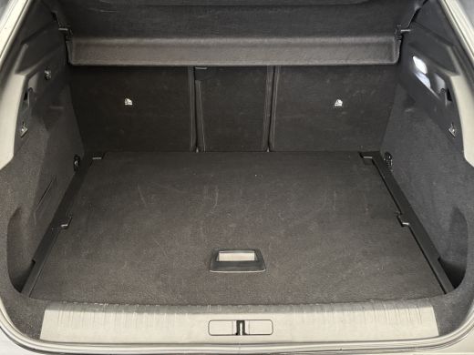 Peugeot 3008 1.2 Hybrid 136 Allure Camera | LED | Carplay | 19" Lichmetaal | Digitaal Dashboard | Parkeersenso... ActivLease financial lease