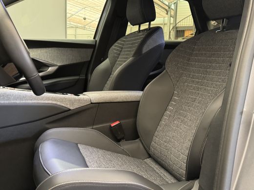 Peugeot 3008 1.2 Hybrid 136 Allure Camera | LED | Carplay | 19" Lichmetaal | Digitaal Dashboard | Parkeersenso... ActivLease financial lease