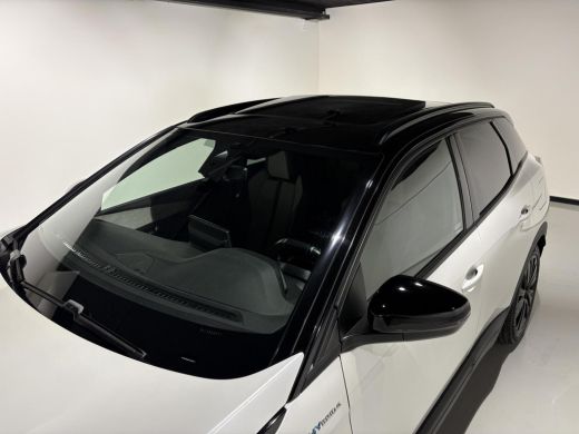 Peugeot 3008 1.6 HYbrid4 300PK GT|Black Pack|Panodak|4x4|360|Carplay|Navi|FOCAL|PDC|ACC|Side assist|Lane Assist| ActivLease financial lease