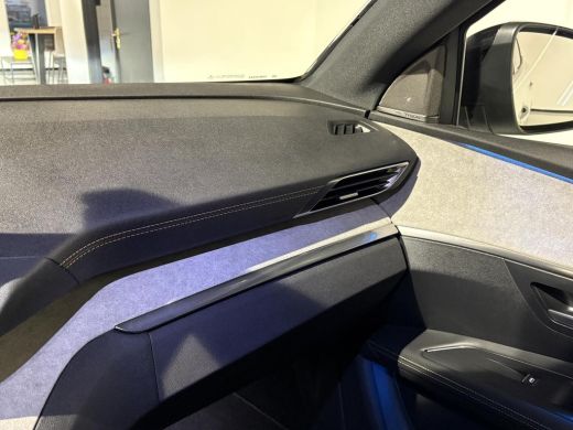 Peugeot 3008 1.6 HYbrid4 300PK GT|Black Pack|Panodak|4x4|360|Carplay|Navi|FOCAL|PDC|ACC|Side assist|Lane Assist| ActivLease financial lease