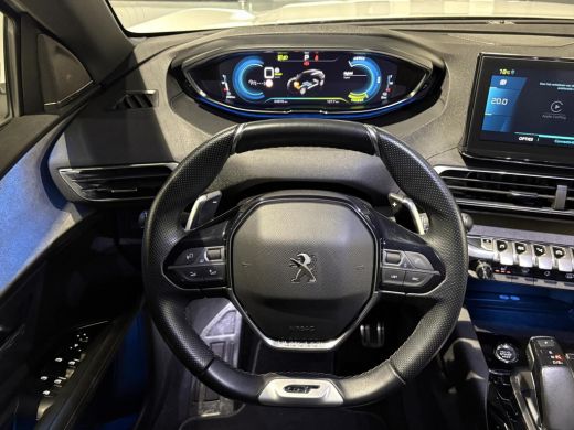 Peugeot 3008 1.6 HYbrid4 300PK GT|Black Pack|Panodak|4x4|360|Carplay|Navi|FOCAL|PDC|ACC|Side assist|Lane Assist| ActivLease financial lease