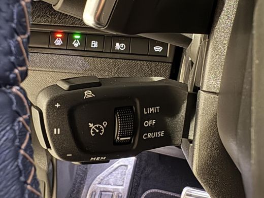 Peugeot 3008 1.6 HYbrid4 300PK GT|Black Pack|Panodak|4x4|360|Carplay|Navi|FOCAL|PDC|ACC|Side assist|Lane Assist| ActivLease financial lease