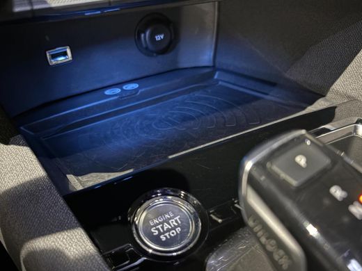 Peugeot 3008 1.6 HYbrid4 300PK GT|Black Pack|Panodak|4x4|360|Carplay|Navi|FOCAL|PDC|ACC|Side assist|Lane Assist| ActivLease financial lease