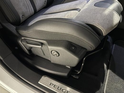 Peugeot 3008 1.6 HYbrid4 300PK GT|Black Pack|Panodak|4x4|360|Carplay|Navi|FOCAL|PDC|ACC|Side assist|Lane Assist| ActivLease financial lease