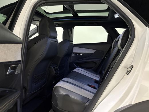 Peugeot 3008 1.6 HYbrid4 300PK GT|Black Pack|Panodak|4x4|360|Carplay|Navi|FOCAL|PDC|ACC|Side assist|Lane Assist| ActivLease financial lease