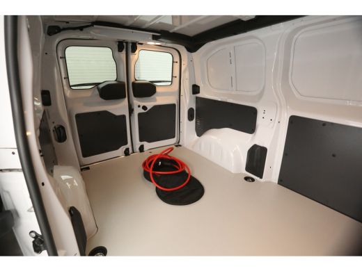 Peugeot e-Expert L2H1 75 kWh | Elektrisch | 360° Camera | Airco | Cruise | Carplay | 3-Zits ActivLease financial lease