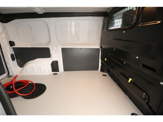 Peugeot e-Expert L2H1 75 kWh | Elektrisch | 360° Camera | Airco | Cruise | Carplay | 3-Zits ActivLease financial lease