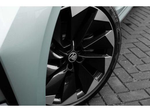 Skoda Enyaq iV Sportline | 20" lichtmetalen velgen Taurus, antraciet gepolijst | Driving mode select | E-Sound g... ActivLease financial lease