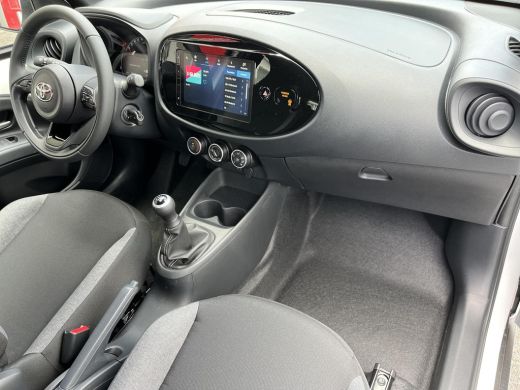 Toyota Aygo 1.0 VVT-i MT Play | Pure white | Nieuw uit voorraad leverbaar | ActivLease financial lease