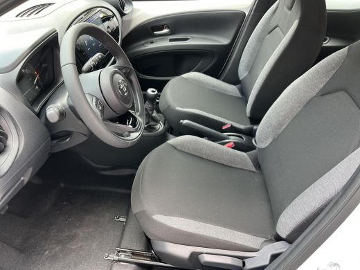Toyota Aygo 1.0 VVT-i MT Play | Pure white | Nieuw uit voorraad leverbaar | ActivLease financial lease