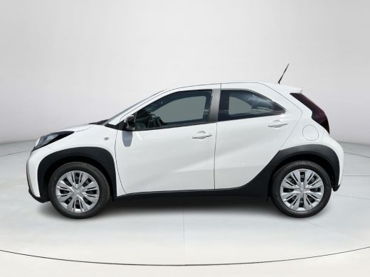 Toyota Aygo 1.0 VVT-i MT Play | Pure white | Nieuw uit voorraad leverbaar | ActivLease financial lease