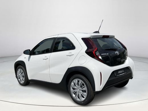 Toyota Aygo 1.0 VVT-i MT Play | Pure white | Nieuw uit voorraad leverbaar | ActivLease financial lease