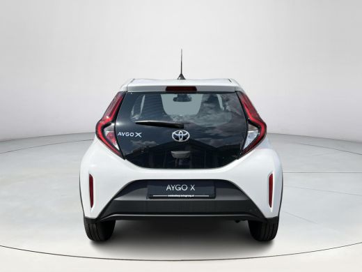 Toyota Aygo 1.0 VVT-i MT Play | Pure white | Nieuw uit voorraad leverbaar | ActivLease financial lease