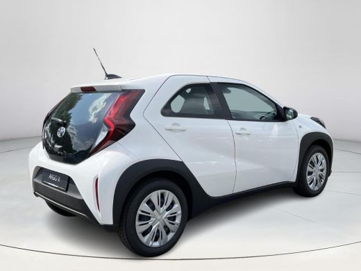 Toyota Aygo 1.0 VVT-i MT Play | Pure white | Nieuw uit voorraad leverbaar | ActivLease financial lease