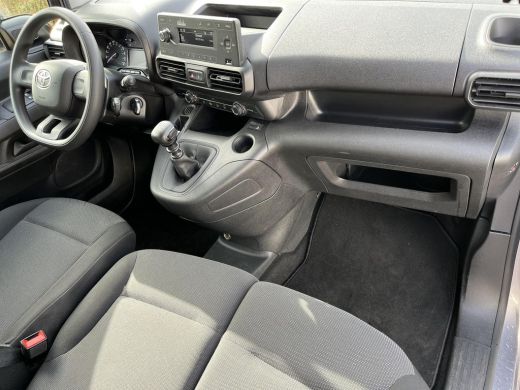 Toyota ProAce 1.5 D-4D Cool Comfort | Trekhaak | Airco | Achterdeuren met ramen | 3 Zitplaatsen | ActivLease financial lease