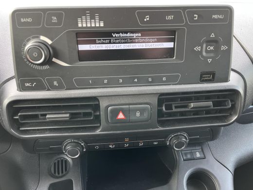 Toyota ProAce 1.5 D-4D Cool Comfort | Trekhaak | Airco | Achterdeuren met ramen | 3 Zitplaatsen | ActivLease financial lease