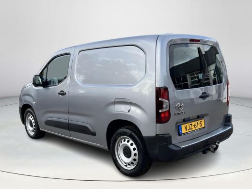 Toyota ProAce 1.5 D-4D Cool Comfort | Trekhaak | Airco | Achterdeuren met ramen | 3 Zitplaatsen | ActivLease financial lease