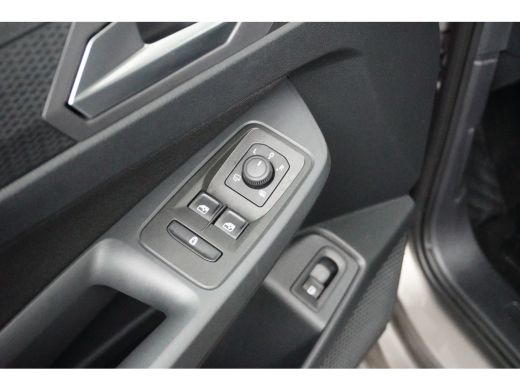 Volkswagen Caddy Life Maxi eHybrid 7 Persoons | Camera achter | PDC V+A | Stoelverwarming | Apple Carplay | ActivLease financial lease