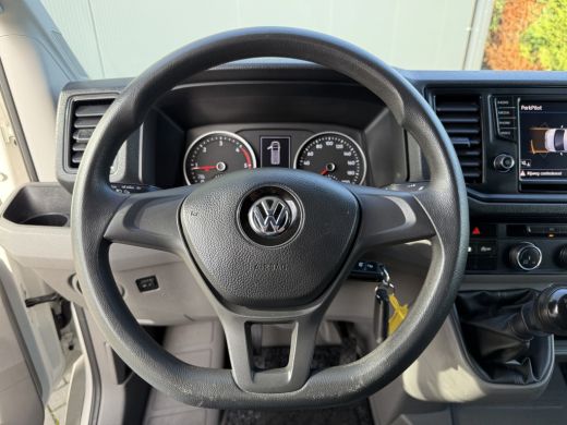 Volkswagen Crafter 2.0 TDI 140 PK / L3H3 / 1e EIG. / 3 TONS TREKHAAK / 3-ZITS / AIRCO / CRUISE / NAVI / 3000 KG AHG ActivLease financial lease