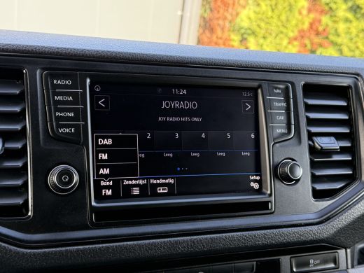 Volkswagen Crafter 2.0 TDI 140 PK / L3H3 / 1e EIG. / 3 TONS TREKHAAK / 3-ZITS / AIRCO / CRUISE / NAVI / 3000 KG AHG ActivLease financial lease